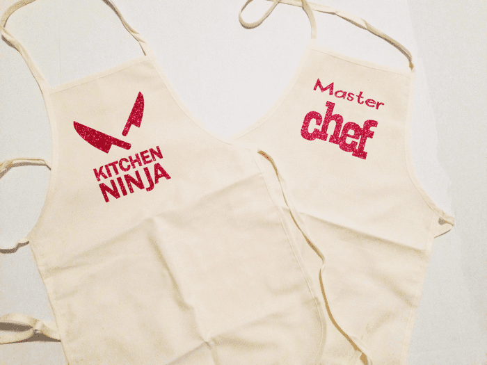 How to Make an Apron with Cricut Vinyl for Mother's Day - DIY & Crafts