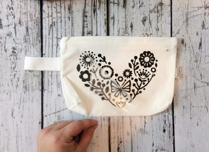 https://brooklynberrydesigns.com/wp-content/uploads/2017/11/Iron-On-Vinyl-Cricut-Easy-Press-700x510.jpg