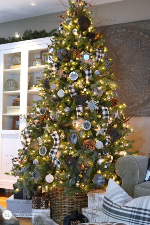 Black and White Christmas Decor Ideas - Brooklyn Berry Designs