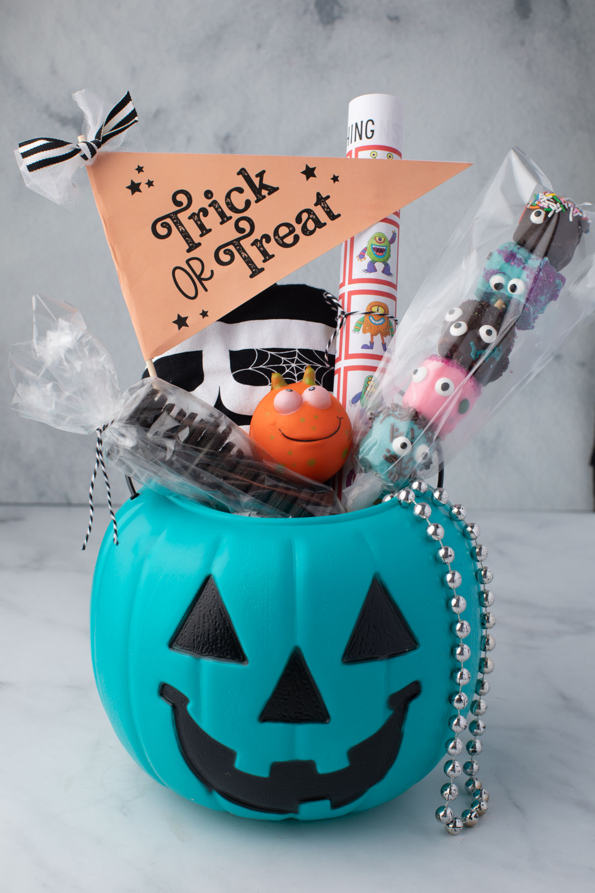 Boo Basket with printable halloween pennant