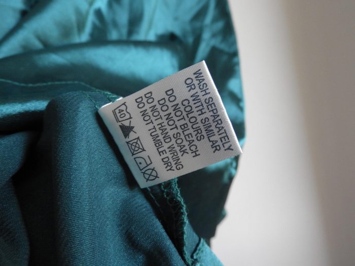 clothing label with wash instructions 