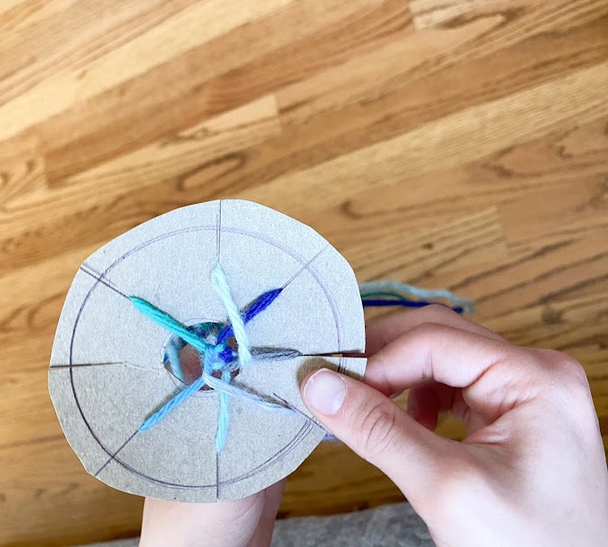 disc for making jellyfish friendship bracelets