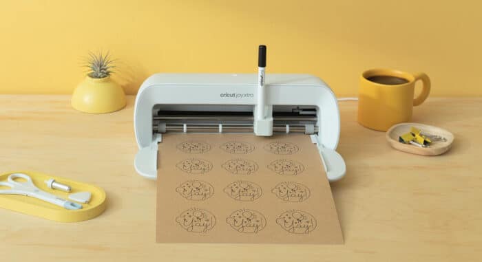 Cricut joy xtra machine using the drawing function with the pen tool.